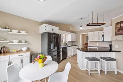 960 Saddlebrook Curve, Chanhassen, MN 55317 - Photo 6