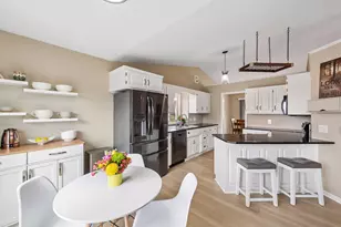 960 Saddlebrook Curve, Chanhassen, MN 55317 - Photo 6