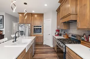 11619 E Laketowne Dr, Albertville, MN 55301 - Photo 2