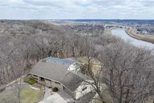 2000 Roe Crest Dr, North Mankato, MN 56003 - Photo 60