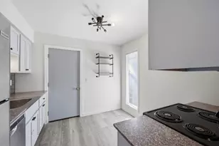 323 E 43rd St, Minneapolis, MN 55409 - Photo 14