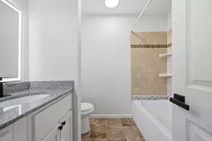 323 E 43rd St, Minneapolis, MN 55409 - Photo 22