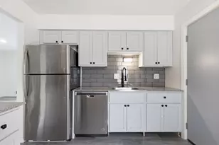 323 E 43rd St, Minneapolis, MN 55409 - Photo 12