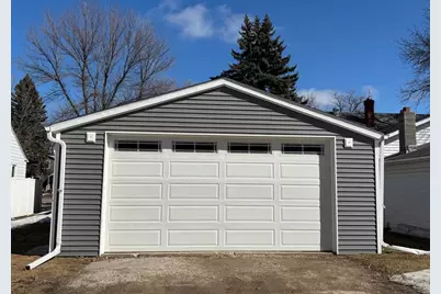 105 Arnold Avenue N, Thief River Falls, MN 56701 - Photo 2