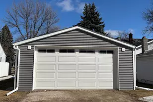 105 Arnold Ave N, Thief River Falls, MN 56701 - Photo 2