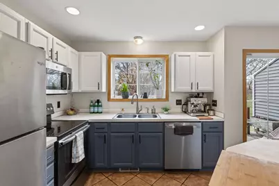 585 Mission Hills Way W, Chanhassen, MN 55317 - Photo 14