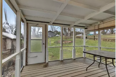 33 5th Avenue NW, Hutchinson, MN 55350 - Photo 16