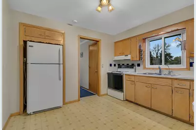 33 5th Avenue NW, Hutchinson, MN 55350 - Photo 10