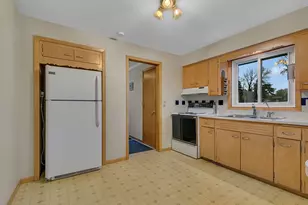 33 5th Ave NW, Hutchinson, MN 55350 - Photo 10