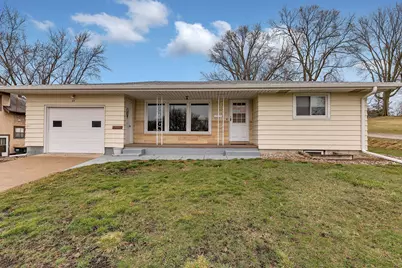 33 5th Avenue NW, Hutchinson, MN 55350 - Photo 1