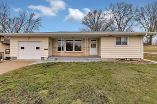 33 5th Ave NW, Hutchinson, MN 55350 - Photo 1