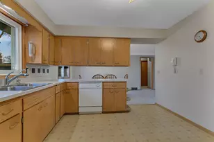 33 5th Ave NW, Hutchinson, MN 55350 - Photo 12