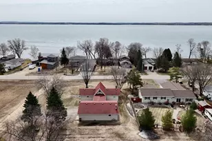 622 N Shore Dr, Battle Lake, MN 56515 - Photo 4