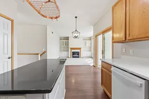 419 Meadowood Ln, Burnsville, MN 55337 - Photo 8