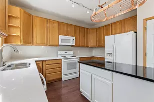 419 Meadowood Ln, Burnsville, MN 55337 - Photo 10