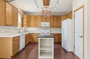 419 Meadowood Ln, Burnsville, MN 55337 - Photo 12