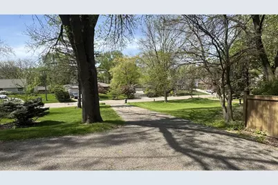2820 Washta Bay Road, Chanhassen, MN 55331 - Photo 2