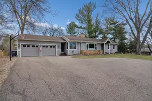 2820 Washta Bay Rd, Chanhassen, MN 55331 - Photo 2