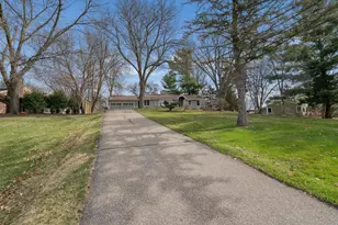 2820 Washta Bay Rd, Chanhassen, MN 55331 - Photo 4