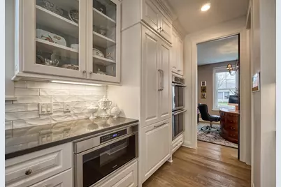 208 Byrondale Avenue, Wayzata, MN 55391 - Photo 8