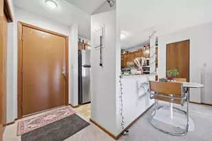 66 9th St E, Saint Paul, MN 55101 - Photo 4