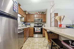 66 9th St E, Saint Paul, MN 55101 - Photo 6