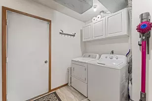 11067 Oregon Curv, Bloomington, MN 55438 - Photo 10