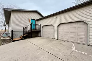 828 W Birch Ave, Fergus Falls, MN 56537 - Photo 6