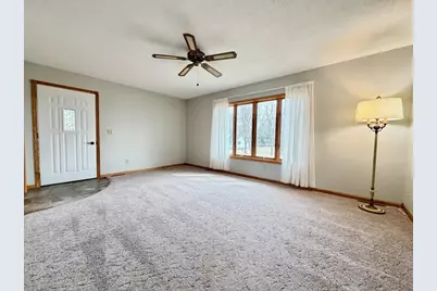 828 W Birch Avenue, Fergus Falls, MN 56537 - Photo 8