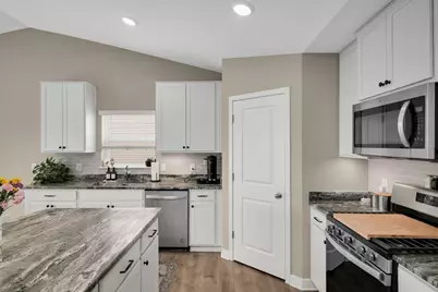 18184 Hartlin Avenue, Lakeville, MN 55044 - Photo 4