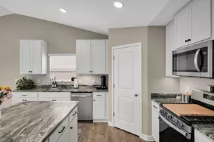 18184 Hartlin Ave, Lakeville, MN 55044 - Photo 4