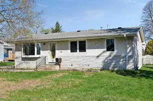 143 Horizon Cir NE, Fridley, MN 55421 - Photo 2