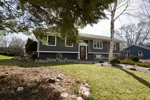 909 16th St SW, Willmar, MN 56201 - Photo 2