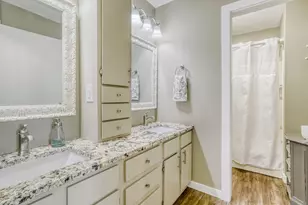 7601 W 101st St, Bloomington, MN 55438 - Photo 12