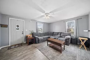 205 E 11th St, Fairmont, MN 56031 - Photo 6