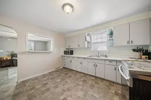 205 E 11th St, Fairmont, MN 56031 - Photo 10