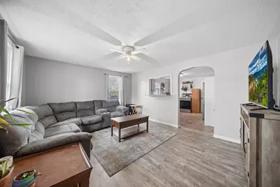 205 E 11th Street, Fairmont, MN 56031 - Photo 8