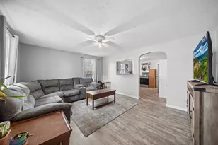 205 E 11th St, Fairmont, MN 56031 - Photo 8