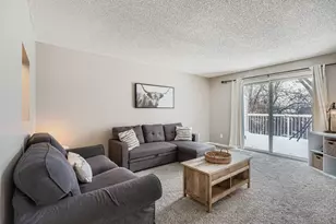 927 Pondview Ct, Vadnais Heights, MN 55127 - Photo 8