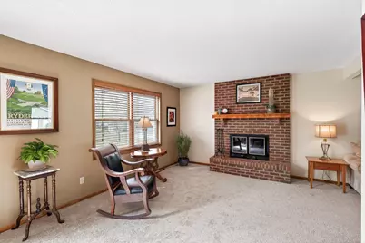 9585 72nd Street S, Cottage Grove, MN 55016 - Photo 2