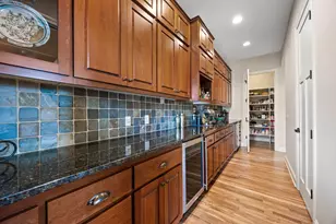 2020 Edgewood Ct, Chanhassen, MN 55317 - Photo 18