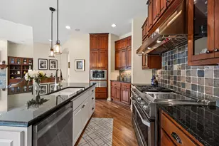 2020 Edgewood Ct, Chanhassen, MN 55317 - Photo 34