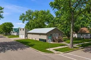 226 3rd Ave S, Brownton, MN 55312 - Photo 2