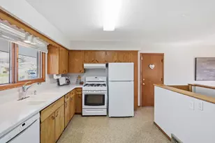 8409 32nd Pl N, Crystal, MN 55427 - Photo 10