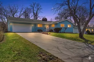 8409 32nd Pl N, Crystal, MN 55427 - Photo 2