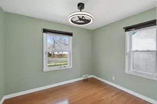 1736 Montana Ave E, Saint Paul, MN 55106 - Photo 10