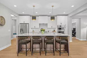 25460 Park Ln, Excelsior, MN 55331 - Photo 8