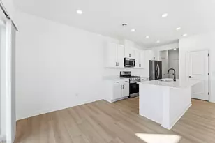 10529 Harbor Ln N, Maple Grove, MN 55369 - Photo 8