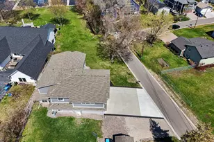 100 Peninsula Rd, Medicine Lake, MN 55441 - Photo 48