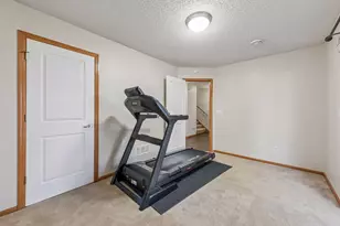 3264 Oak View Dr, Woodbury, MN 55129 - Photo 24